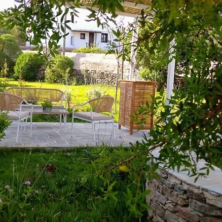 Ancient Meropia, Сasa de vacaciones *