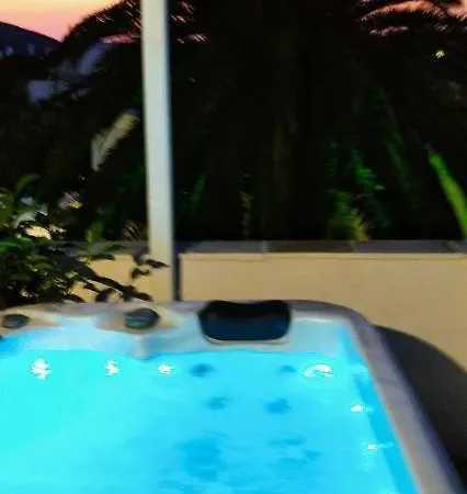 Ancient Meropia, Сasa de vacaciones