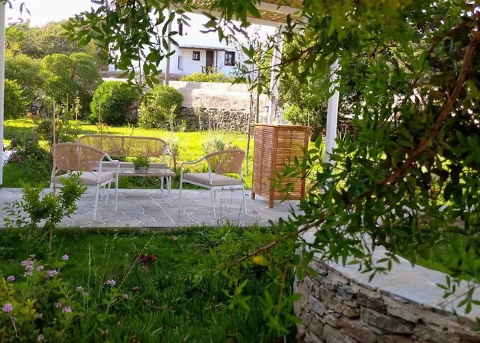 Ancient Meropia, Dom wakacyjny *