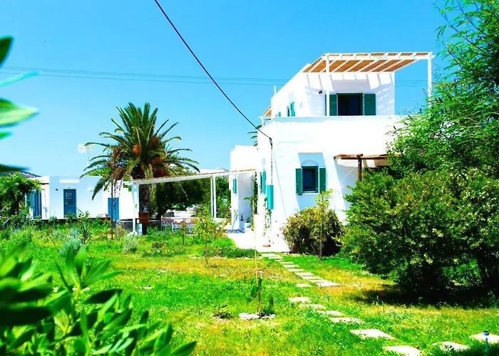 Ancient Meropia, Dom wakacyjny