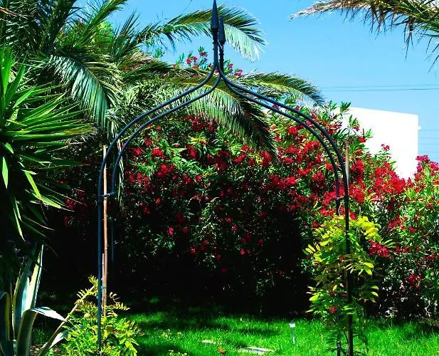 Ancient Meropia, Hébergement de vacances