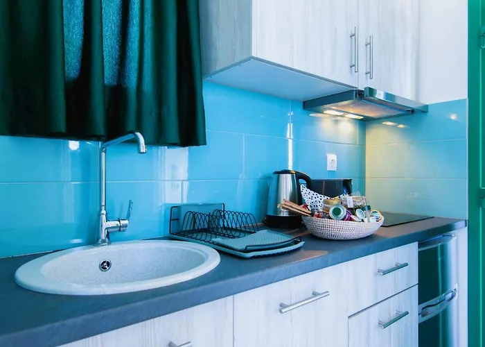 Ancient Meropia, Hébergement de vacances